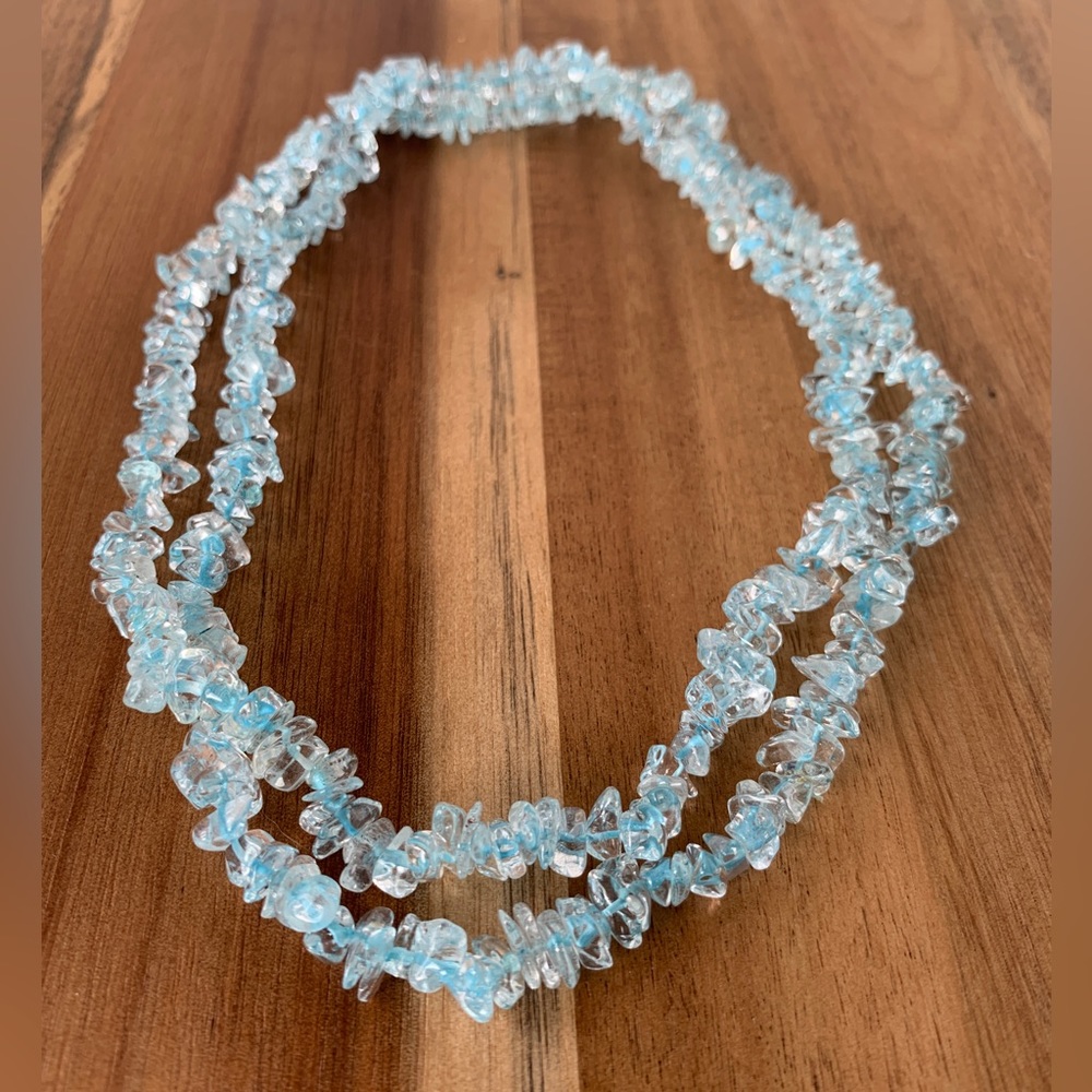 Light blue stone chip strand